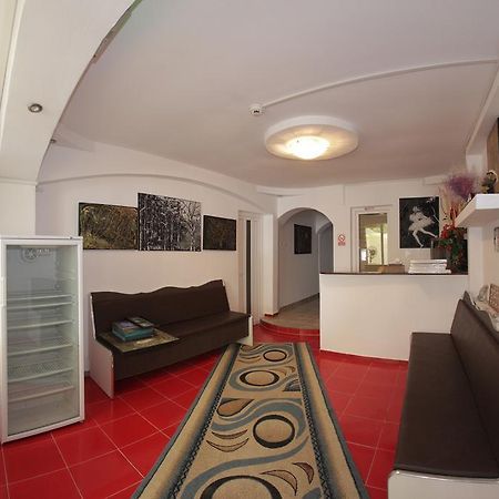 Hotel Panos Două Mai Exteriér fotografie