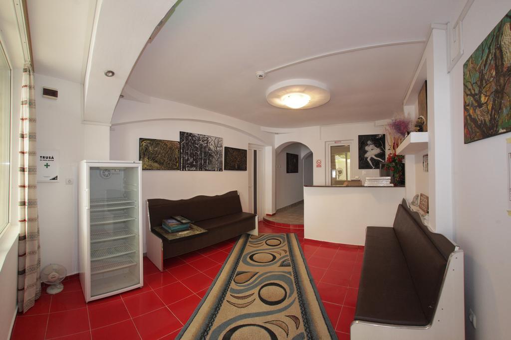 Hotel Panos Două Mai Exteriér fotografie