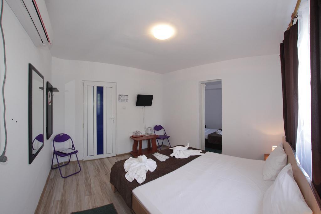 Hotel Panos Două Mai Exteriér fotografie