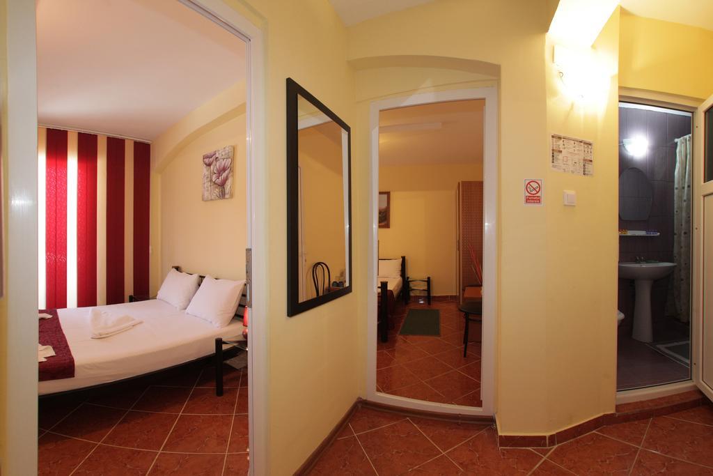 Hotel Panos Două Mai Exteriér fotografie