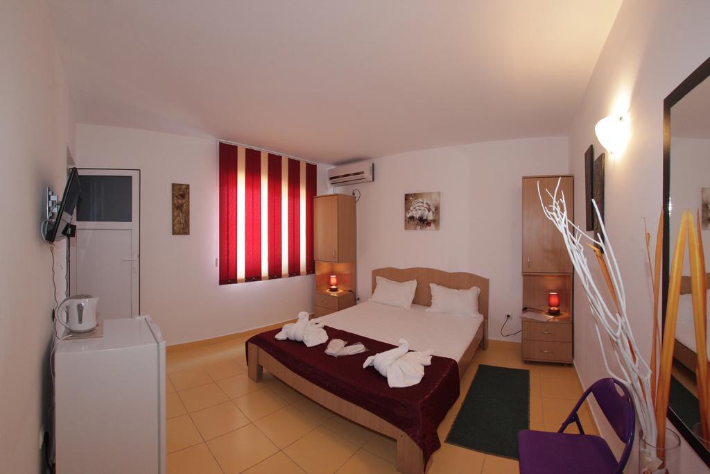 Hotel Panos Două Mai Exteriér fotografie