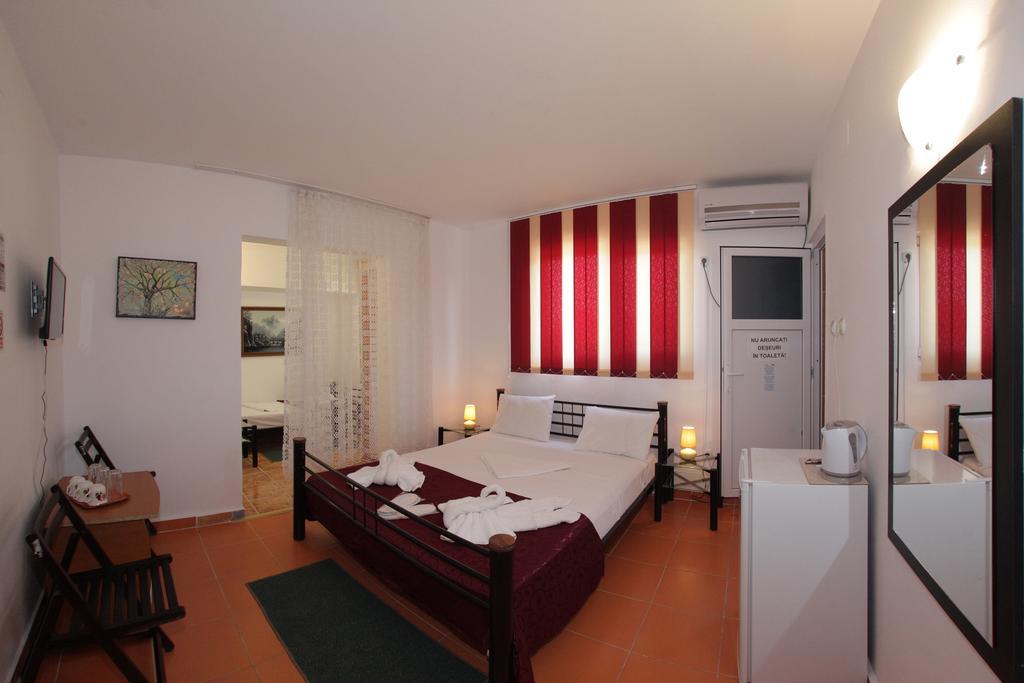 Hotel Panos Două Mai Exteriér fotografie