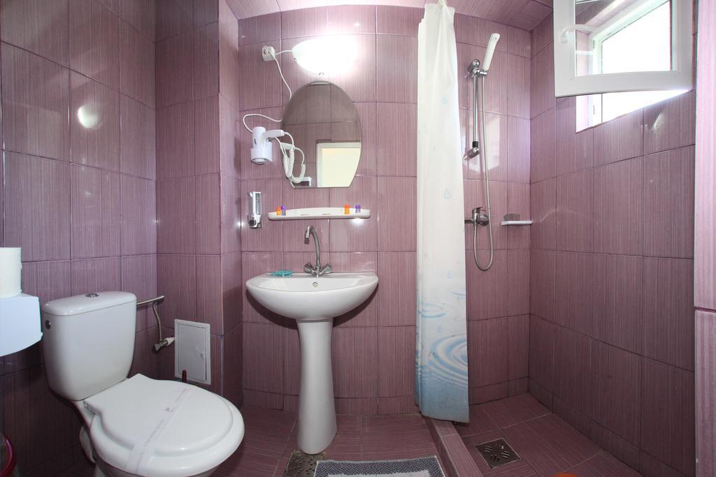 Hotel Panos Două Mai Exteriér fotografie