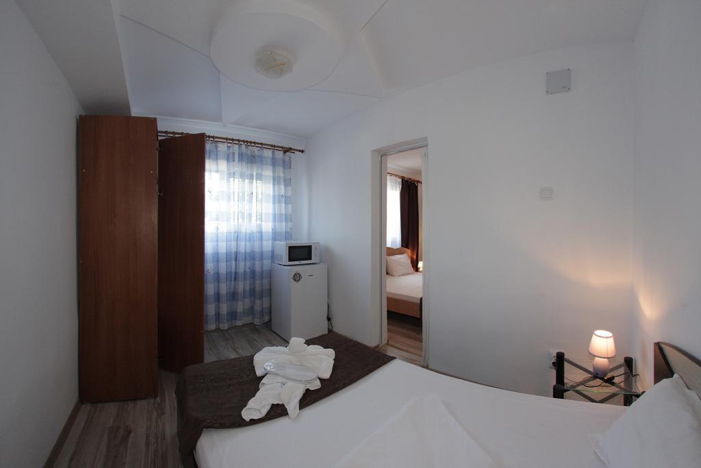 Hotel Panos Două Mai Exteriér fotografie