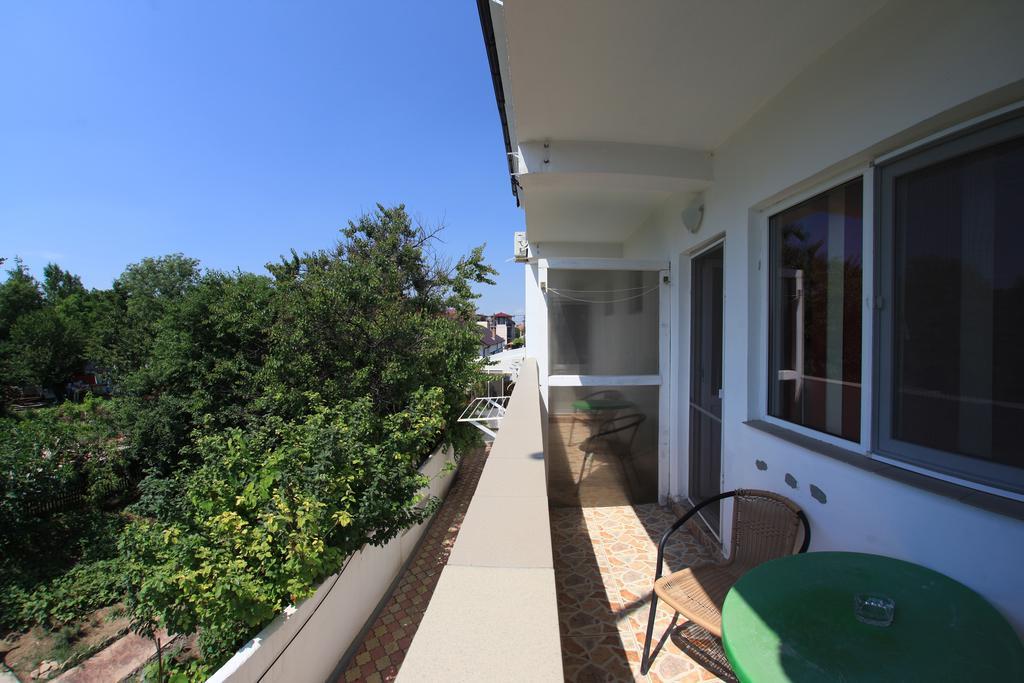 Hotel Panos Două Mai Exteriér fotografie