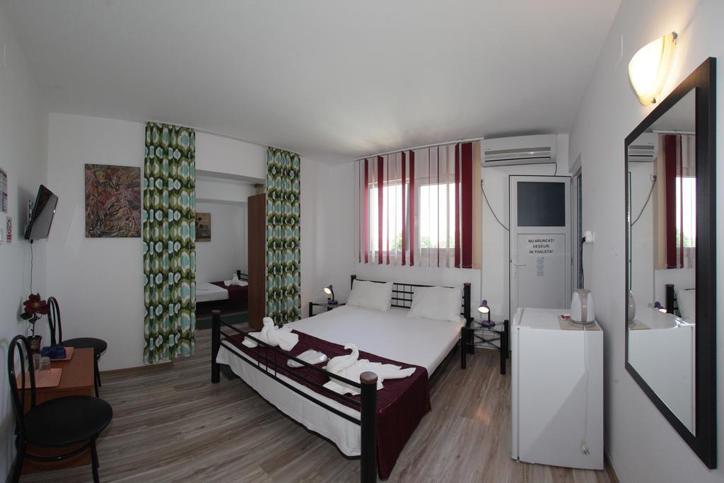 Hotel Panos Două Mai Exteriér fotografie