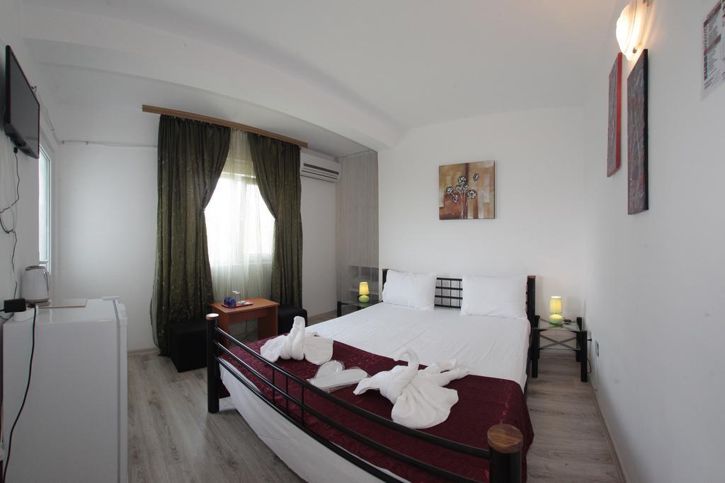 Hotel Panos Două Mai Exteriér fotografie