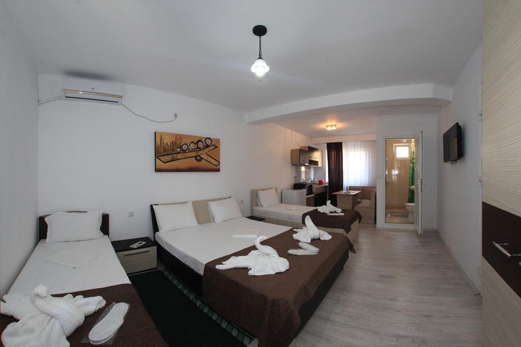 Hotel Panos Două Mai Exteriér fotografie
