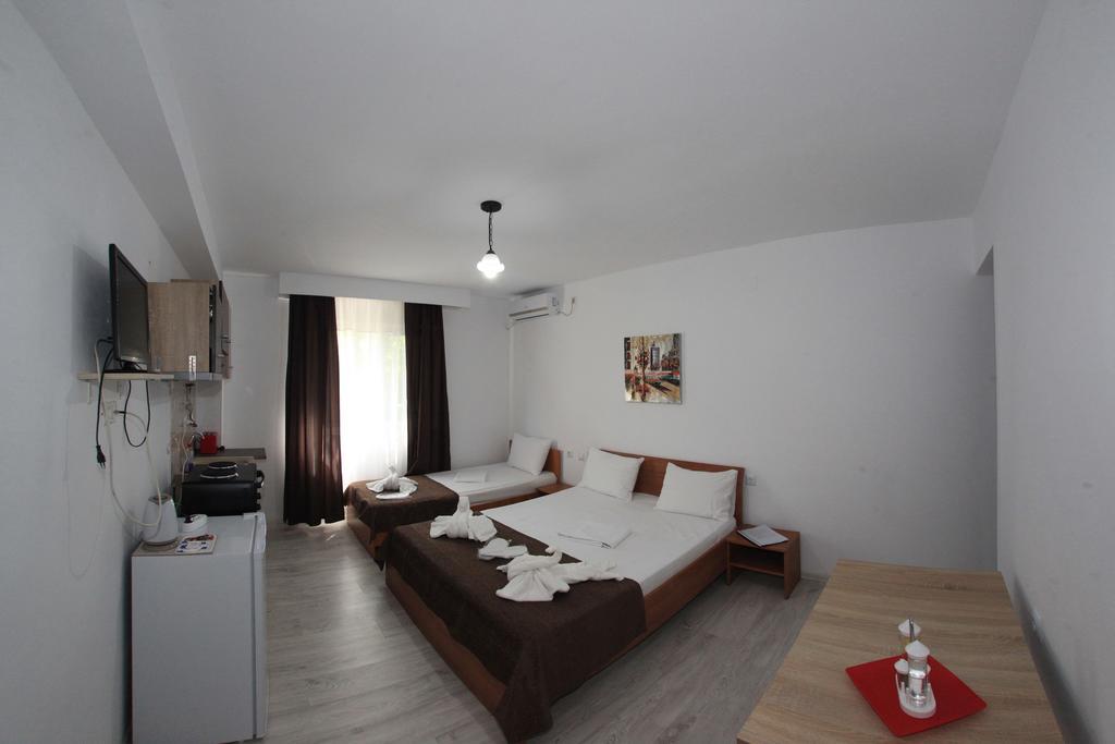 Hotel Panos Două Mai Exteriér fotografie