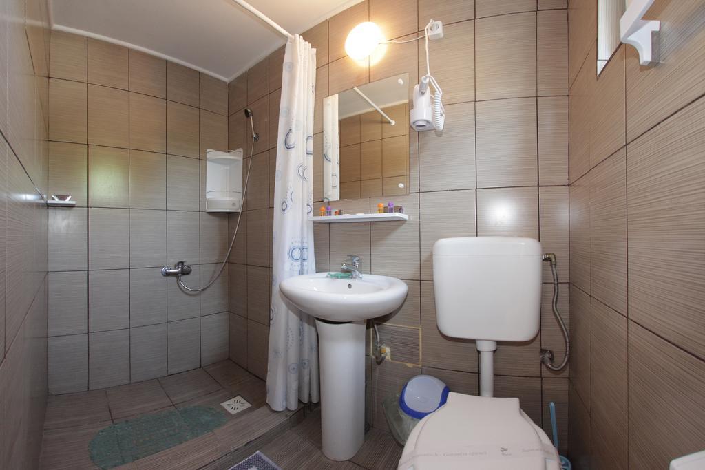 Hotel Panos Două Mai Exteriér fotografie