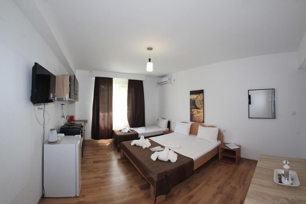 Hotel Panos Două Mai Exteriér fotografie