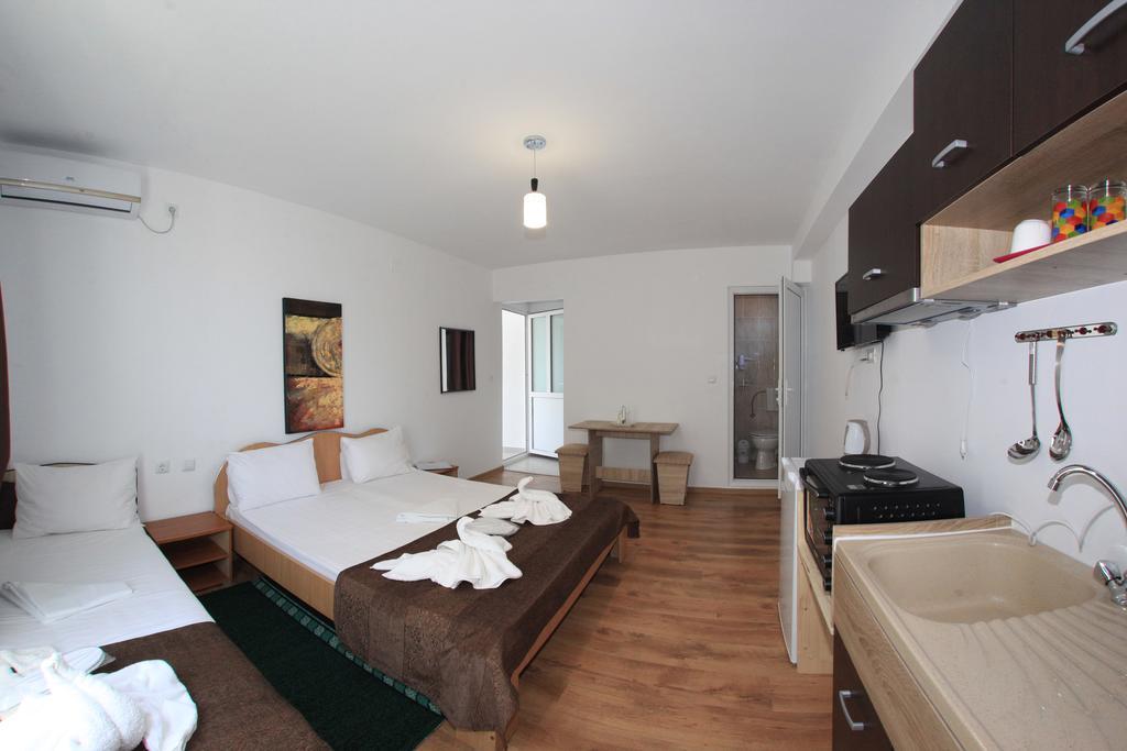 Hotel Panos Două Mai Exteriér fotografie