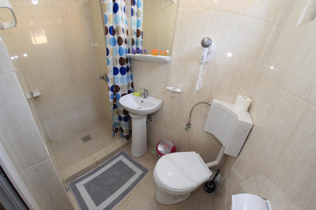 Hotel Panos Două Mai Exteriér fotografie