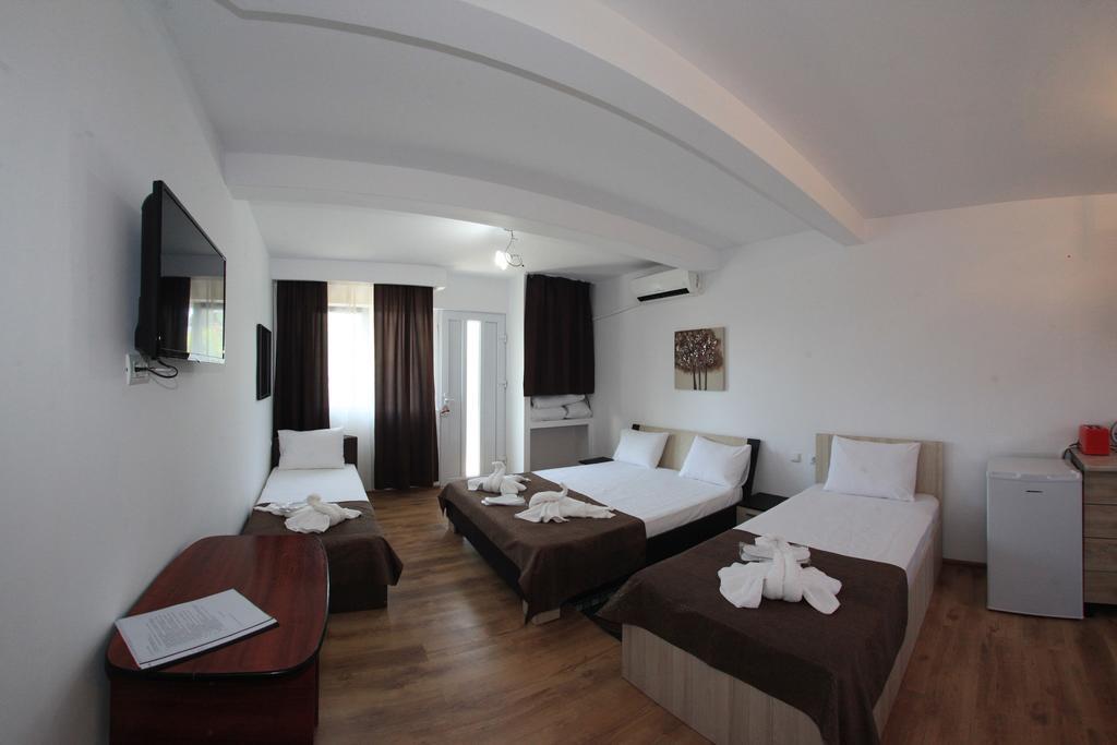 Hotel Panos Două Mai Exteriér fotografie