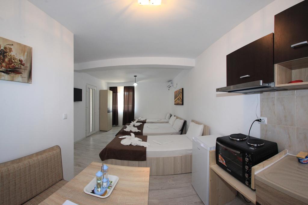 Hotel Panos Două Mai Exteriér fotografie