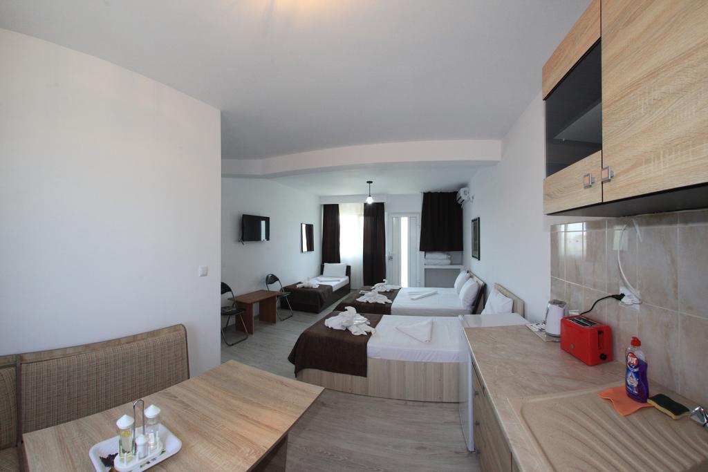 Hotel Panos Două Mai Exteriér fotografie