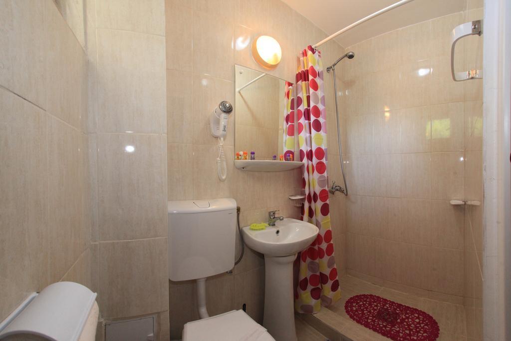 Hotel Panos Două Mai Exteriér fotografie