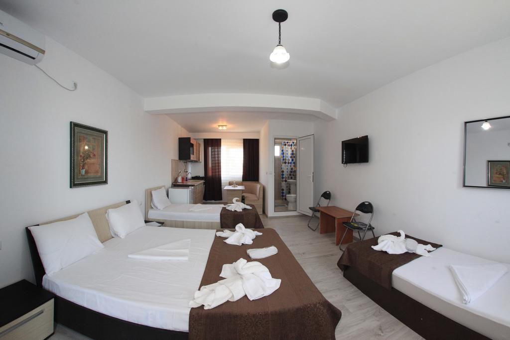 Hotel Panos Două Mai Exteriér fotografie