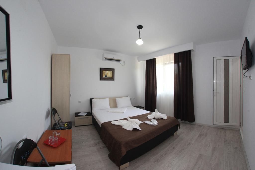 Hotel Panos Două Mai Exteriér fotografie