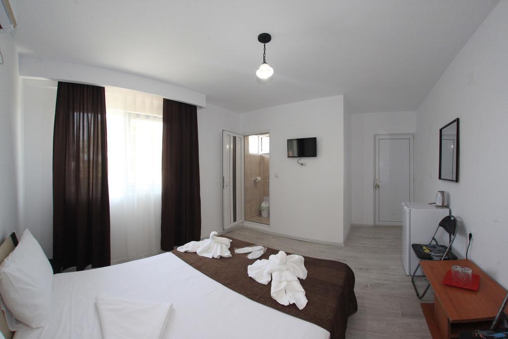 Hotel Panos Două Mai Exteriér fotografie