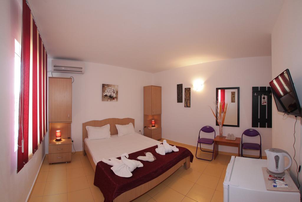 Hotel Panos Două Mai Exteriér fotografie