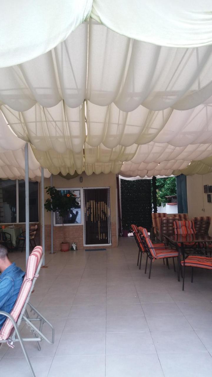 Hotel Panos Două Mai Exteriér fotografie