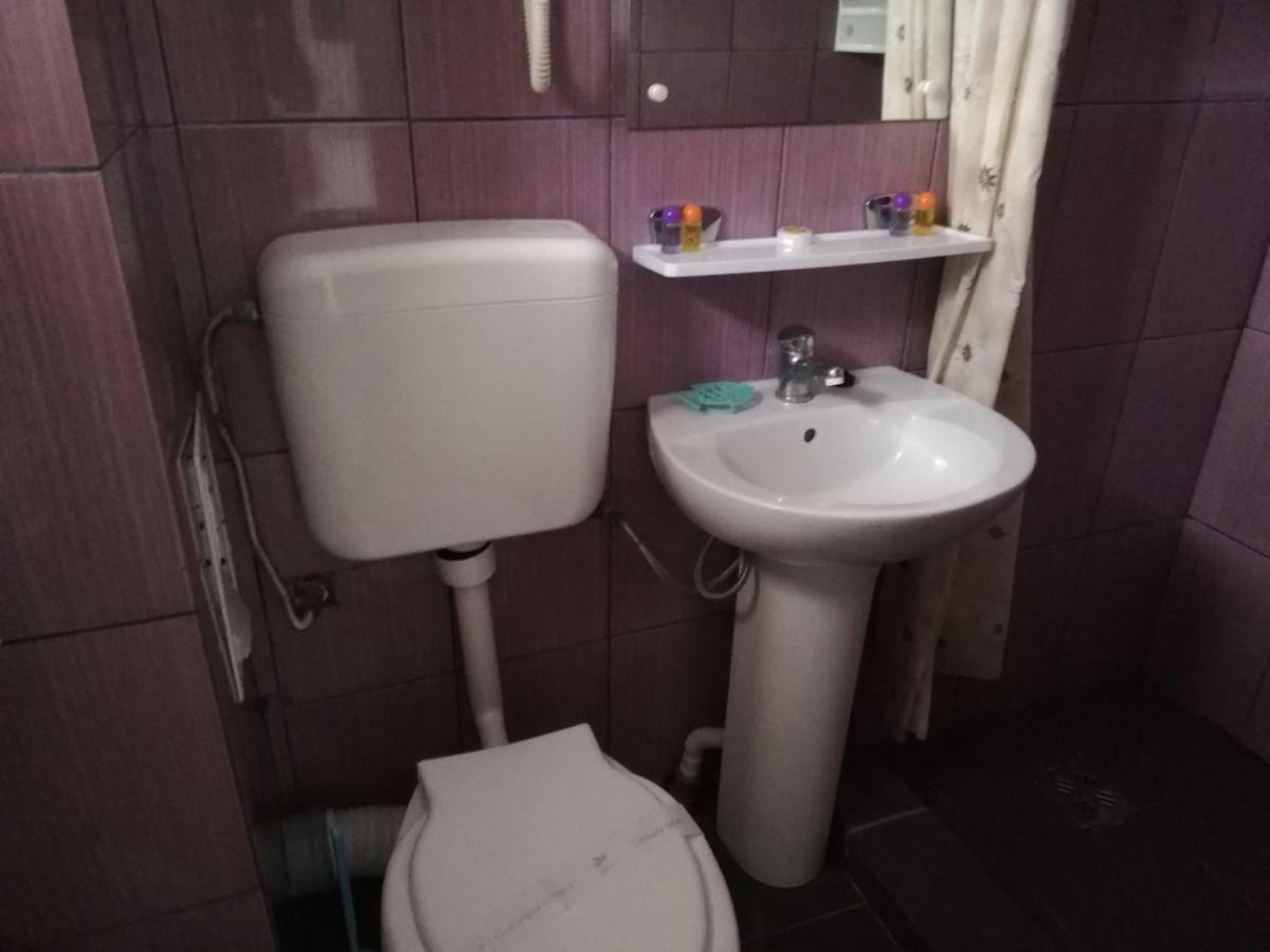 Hotel Panos Două Mai Exteriér fotografie