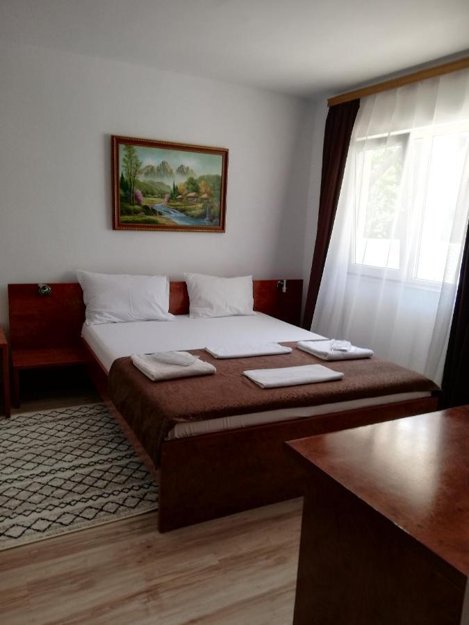 Hotel Panos Două Mai Exteriér fotografie
