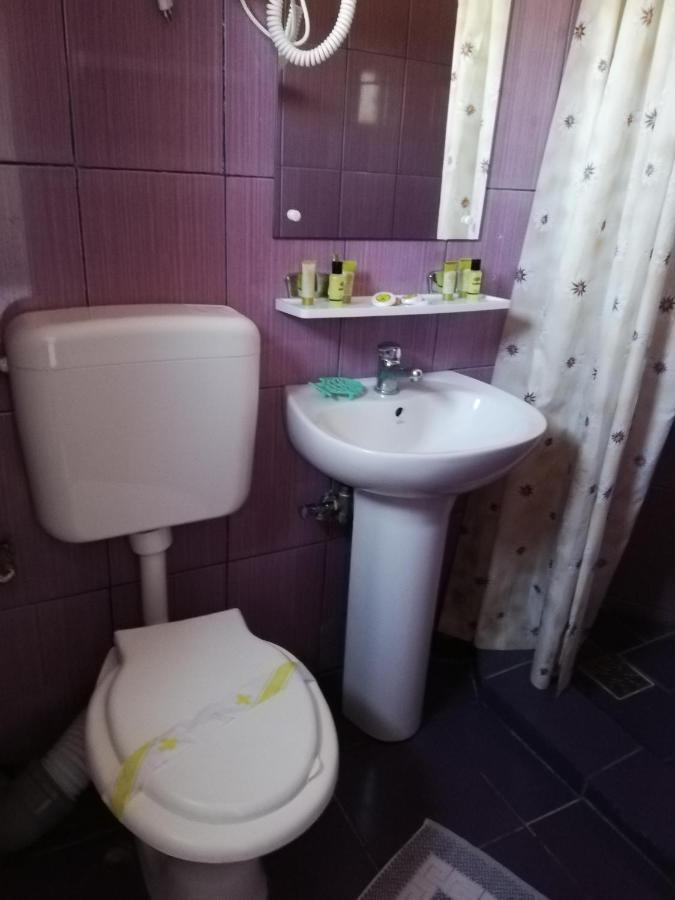 Hotel Panos Două Mai Exteriér fotografie