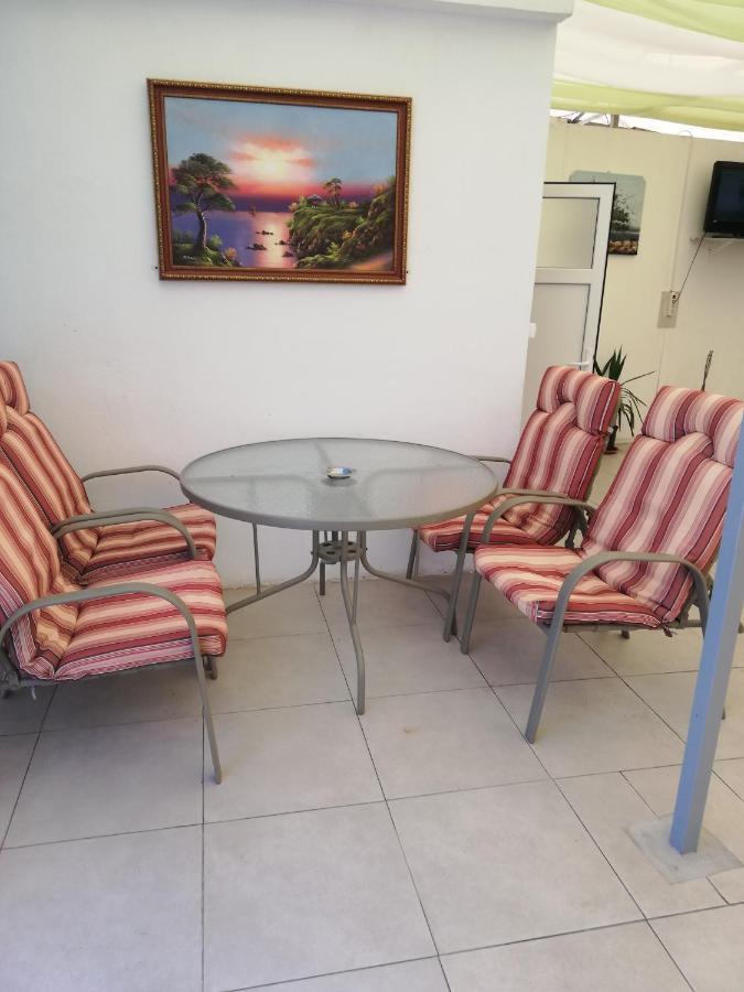 Hotel Panos Două Mai Exteriér fotografie