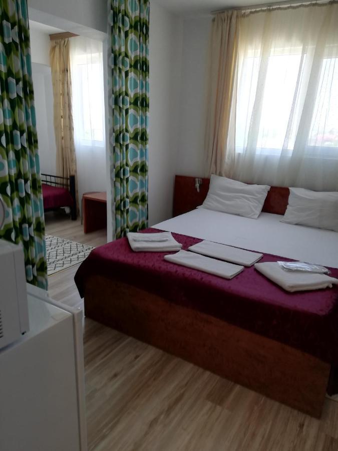 Hotel Panos Două Mai Exteriér fotografie